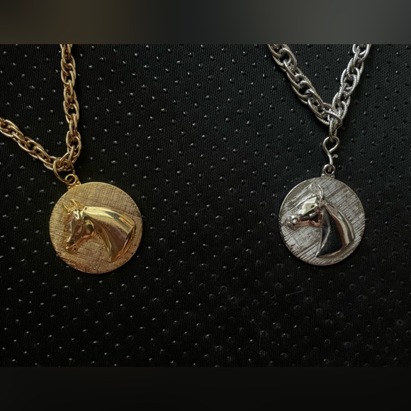 Horse Head Necklace and Matching Pin - Picture 4 of 5